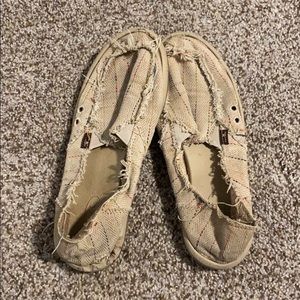Sanuk shoes